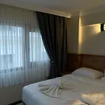 Green Star Pera Apartahotel 4*